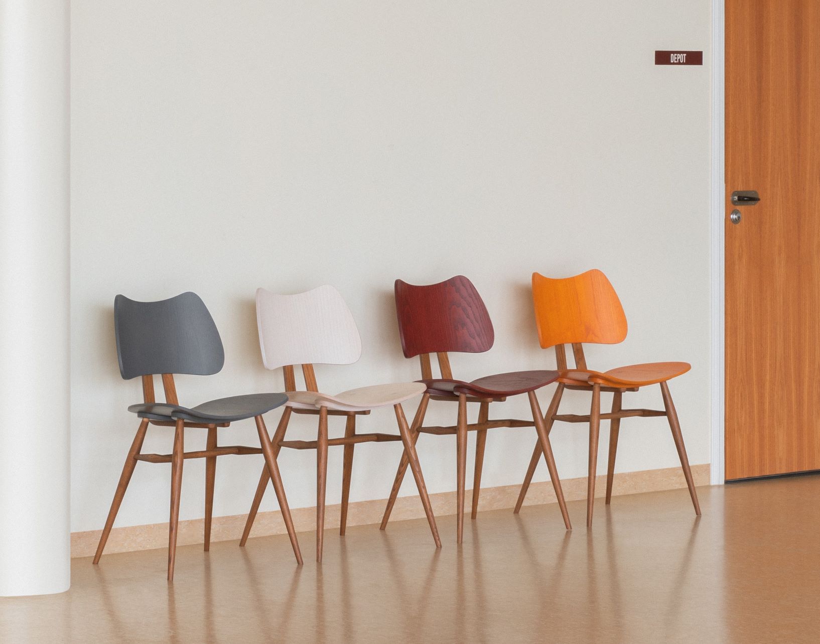 英国　ダニエル×アーコール　希少品 アーコール/ercol 納品事例 カフェ＆レストラン ウィングチェア